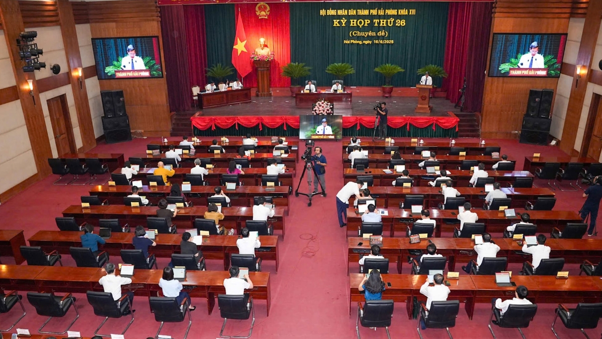 HĐND thành phố Hải Phòng thông qua nghị quyết bãi bỏ chính sách hỗ trợ thêm đối với cán bộ, công chức, viên chức do sắp xếp.