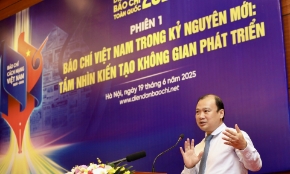 PGS.TS Lê Hải Bình: “Nhìn lại 100 năm, chúng ta có quyền tự hào về những đặc điểm riêng của báo chí cách mạng Việt Nam: tính chiến đấu, sự bền bỉ và tinh thần vươn lên”. Ảnh: Việt Dũng