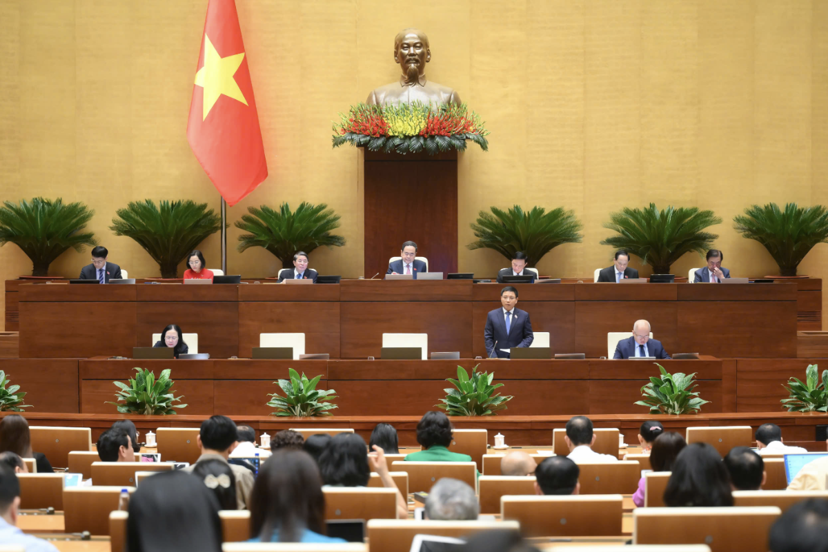 Bộ trưởng Bộ Tài chính Nguyễn Văn Thắng trả lời chất vấn. 