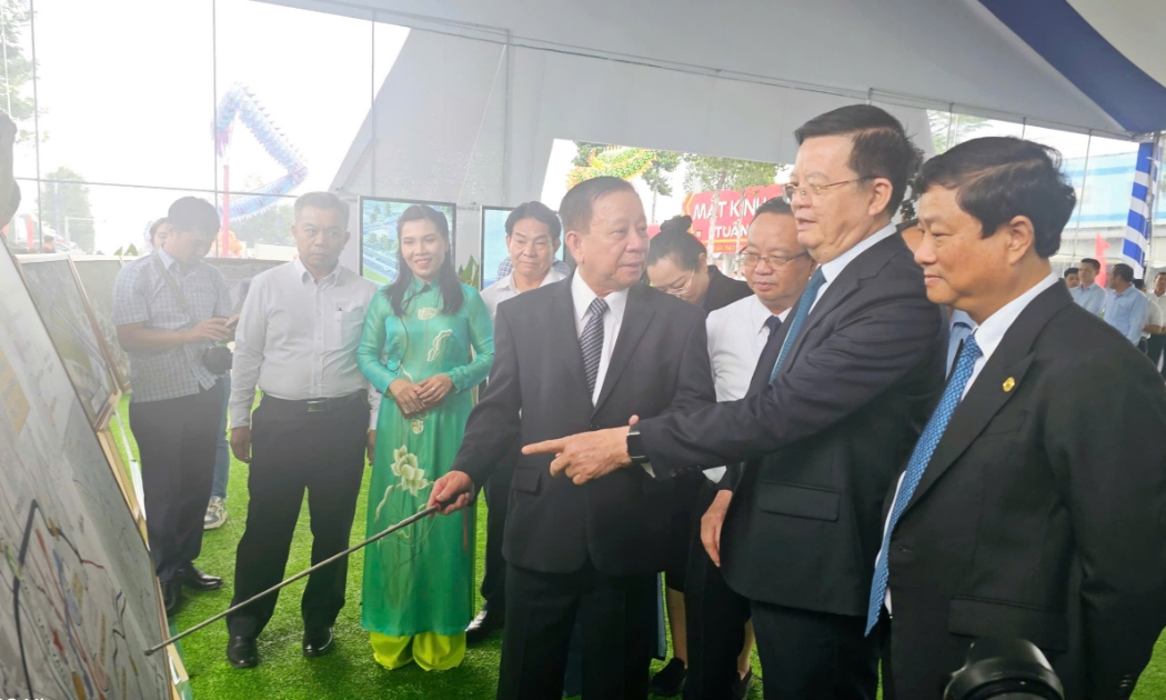 Phó Thủ tướng Chính phủ Mai Văn Chính dự lễ khởi công đường Vành đai 4 TP. Hồ Chí Minh đoạn qua tỉnh Bình Dương.