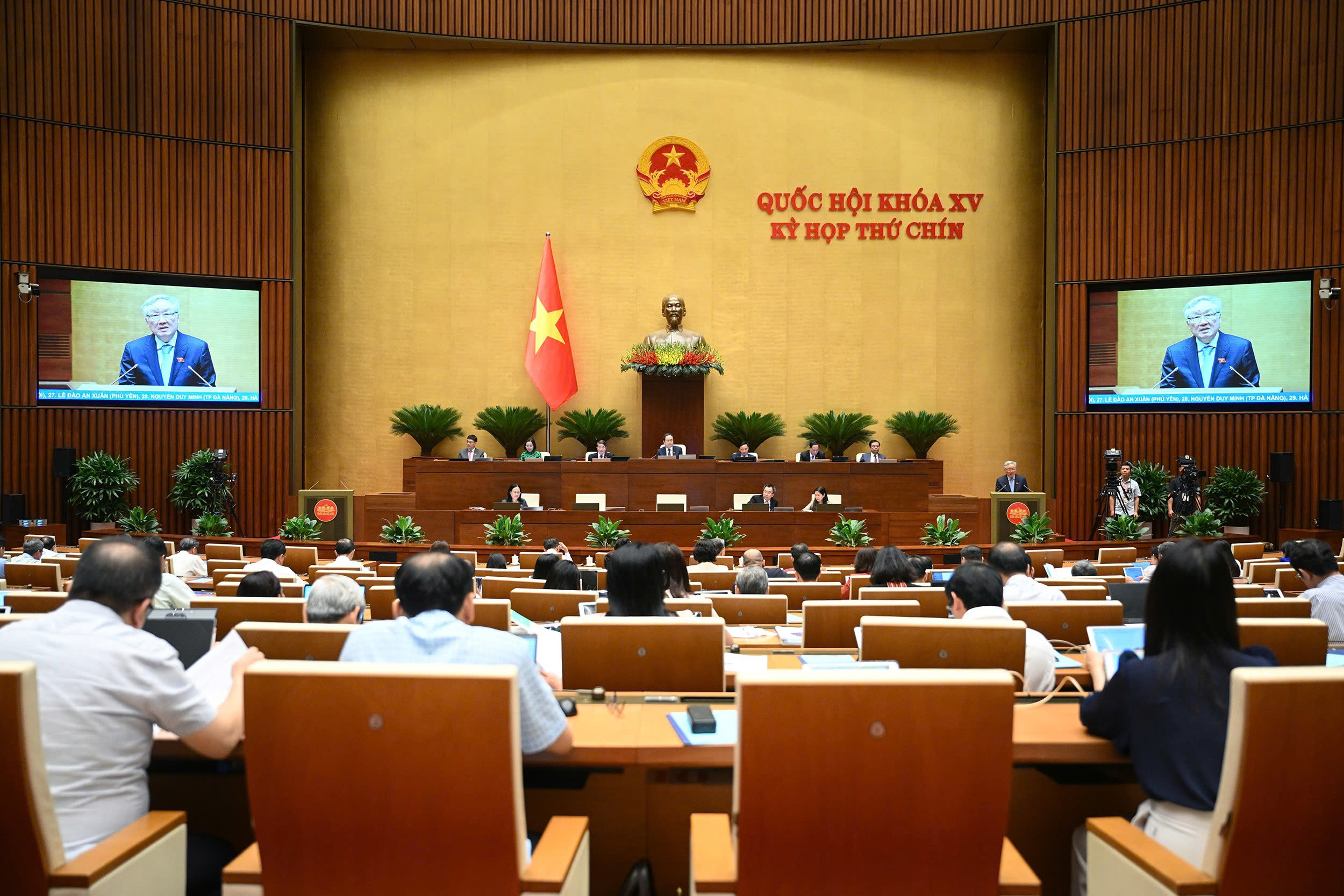 Quang cảnh phi&ecirc;n chất vấn v&agrave; trả lời chất vấn - Ảnh: Quochoi.vn