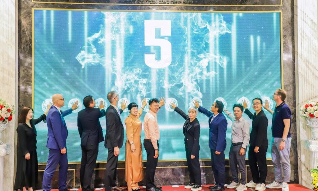 Các đối tác Dự án BSS4VN cùng chạm nút khởi động Dự án.