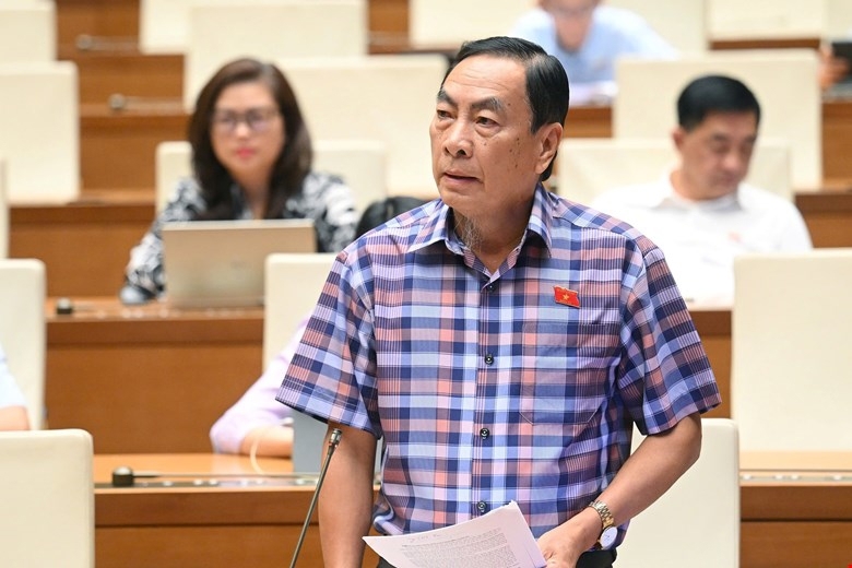 Đại biểu Phạm Văn Ho&agrave;, đo&agrave;n Đồng Th&aacute;p.