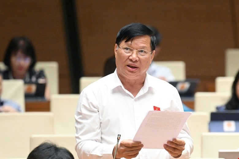 Đại biểu Trần Văn Tiến, đo&agrave;n Vĩnh Ph&uacute;c.