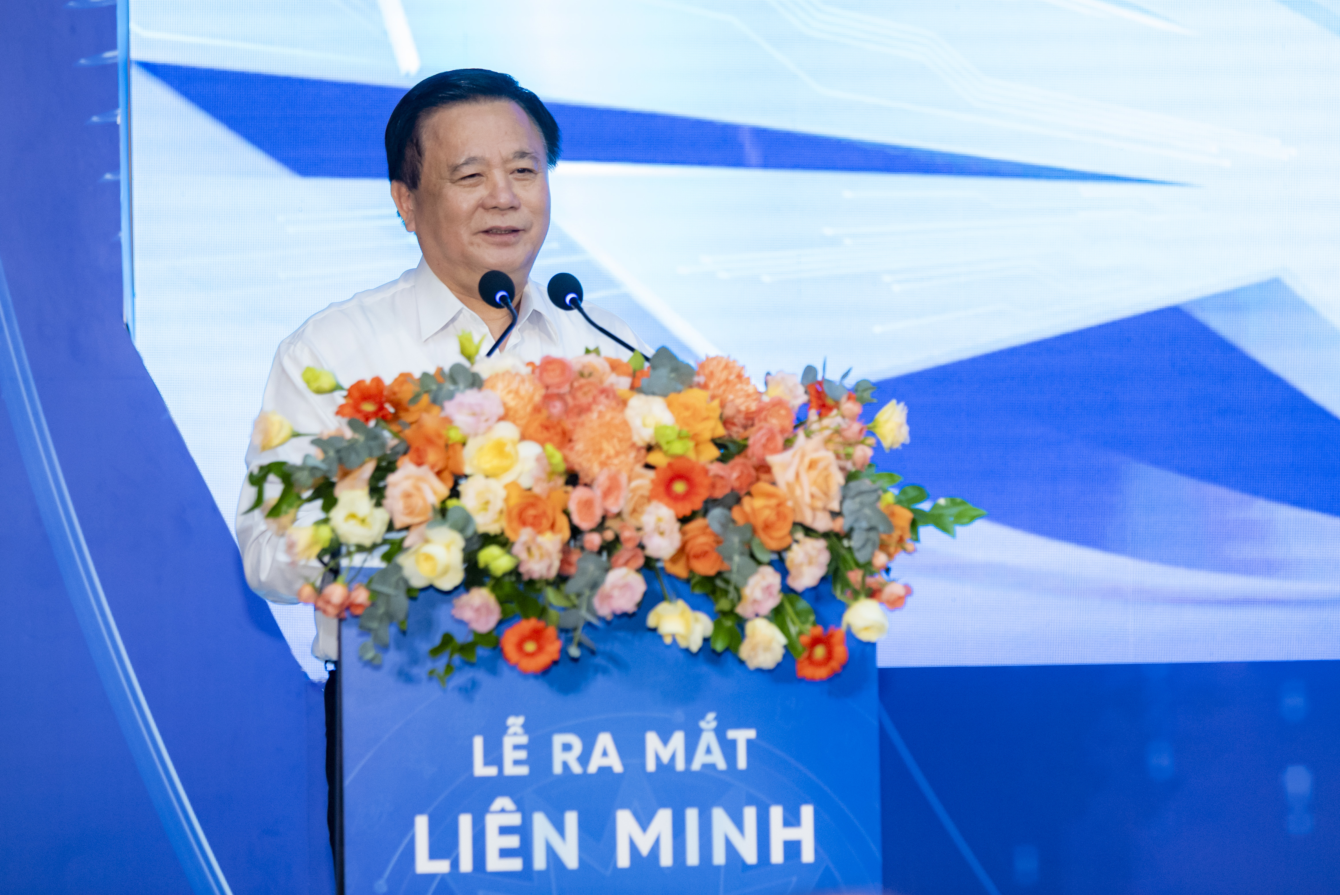 GS.TS. Nguyễn Xu&acirc;n Thắng, Ủy vi&ecirc;n Bộ Ch&iacute;nh trị, Gi&aacute;m đốc Học viện Ch&iacute;nh trị Quốc gia Hồ Ch&iacute; Minh,&nbsp;Chủ tịch Hội đồng L&yacute; luận Trung ương.