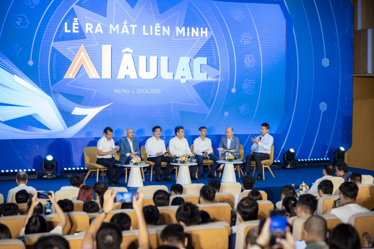 Tại phi&ecirc;n toạ đ&agrave;m, c&aacute;c th&agrave;nh vi&ecirc;n đầu ti&ecirc;n của Li&ecirc;n minh AI &Acirc;u Lạc&nbsp; đ&atilde; c&ugrave;ng nhau đưa ra những cam kết mạnh mẽ, thể hiện tinh thần 