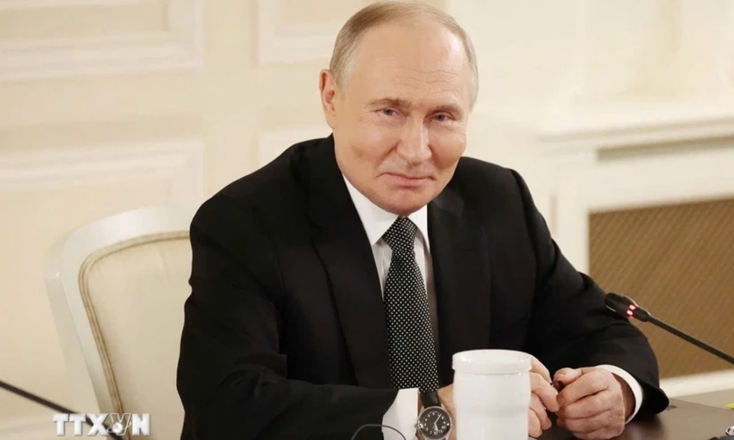 Tổng thống Liên bang Nga Vladimir Putin tại cuộc gặp với Trưởng đoàn đại biểu các Hãng thông tấn OANA và đại diện cơ quan truyền thông lớn trên thế giới - Ảnh: TTXVN