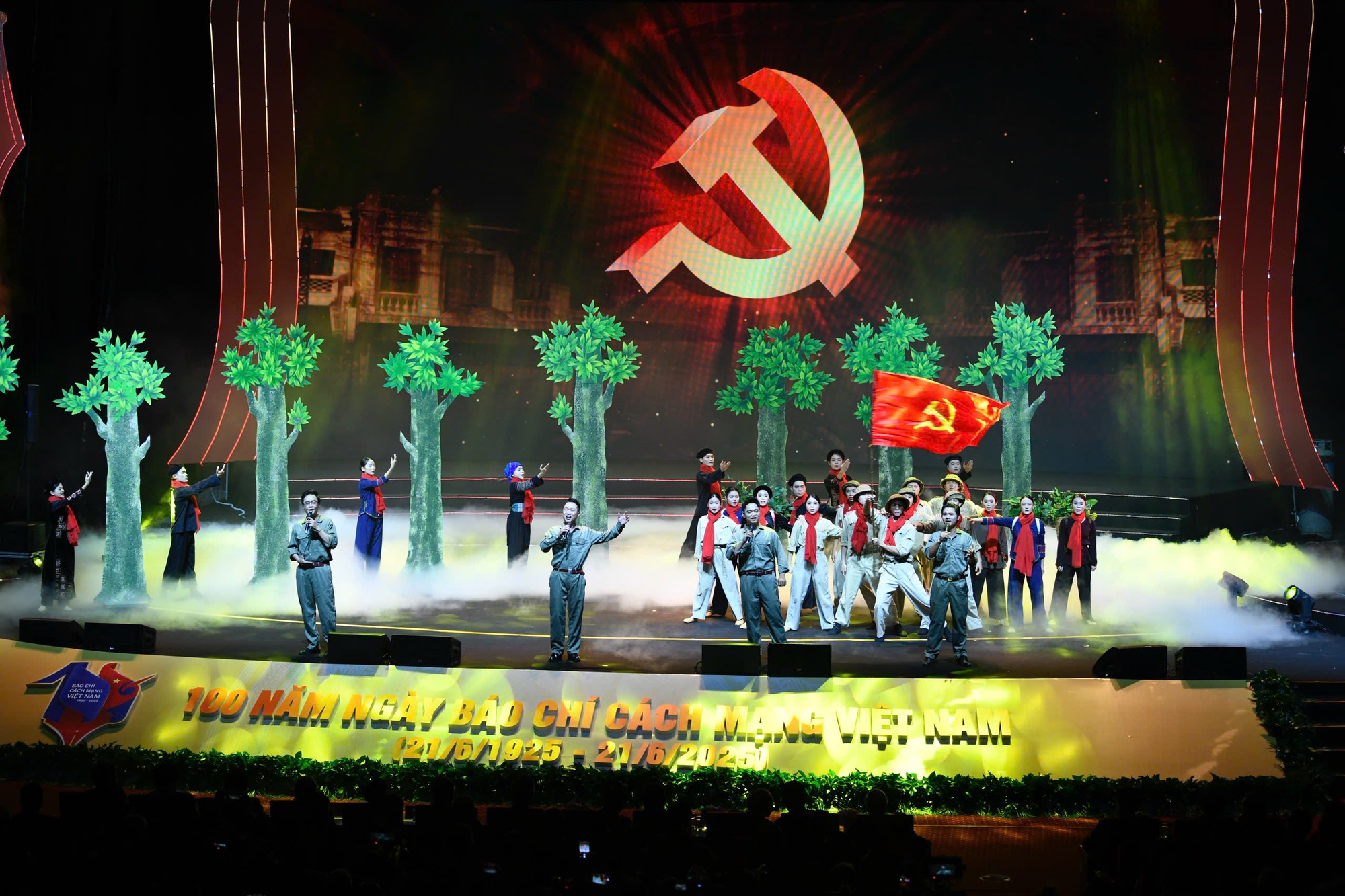 Một tiết mục văn nghệ ch&agrave;o mừng kỷ niệm 100 năm Ng&agrave;y B&aacute;o ch&iacute; c&aacute;ch mạng Việt Nam - Ảnh: VGP/Nhật Bắc