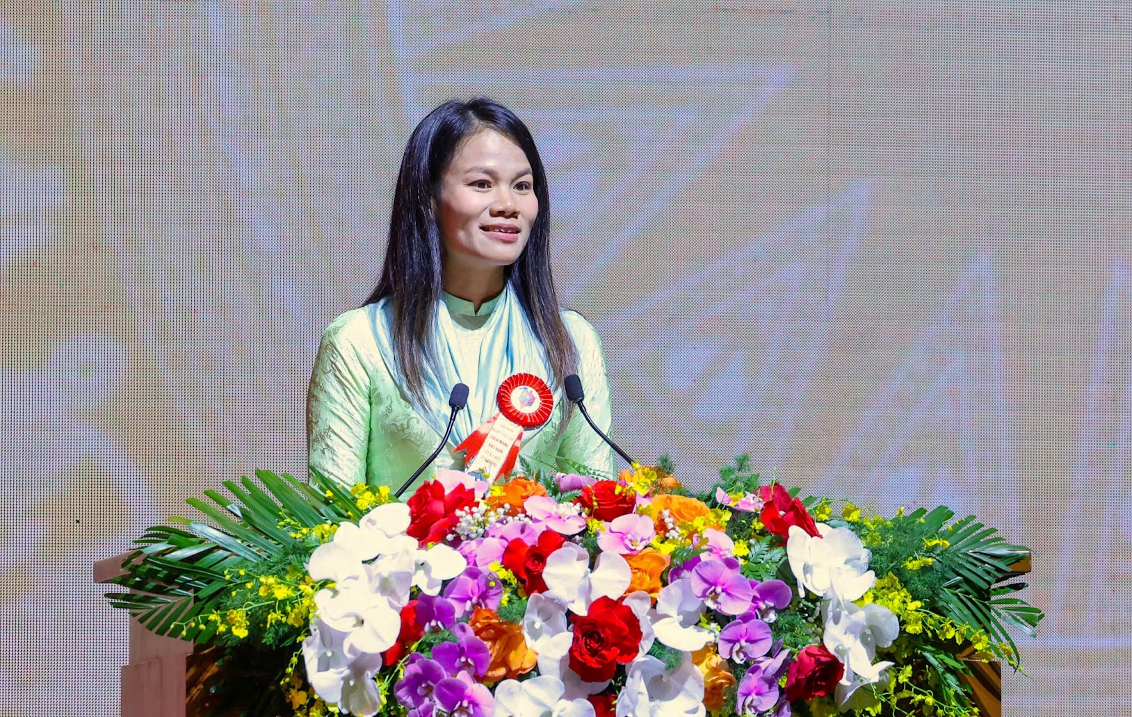 Nhà báo Nguyễn Thị Ngân, phóng viên Phòng Xã hội, Ban Thời sự, Đài Truyền hình Việt Nam, chia sẻ nhiều kỷ niệm sâu sắc trong quá trình tác nghiệp của mình - Ảnh: VGP/Nhật Bắc.