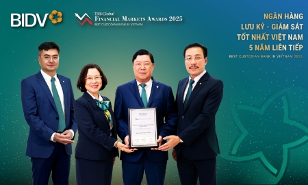 Đại diện BIDV nhận Giải thưởng. Giải thưởng thuộc hạng mục Financial Market của The Asian Banker một lần nữa khẳng định vị thế dẫn đầu của BIDV đối với các sản phẩm dịch vụ chứng khoán trong suốt 25 năm hình thành và phát triển của thị trường chứng khoán Việt Nam.