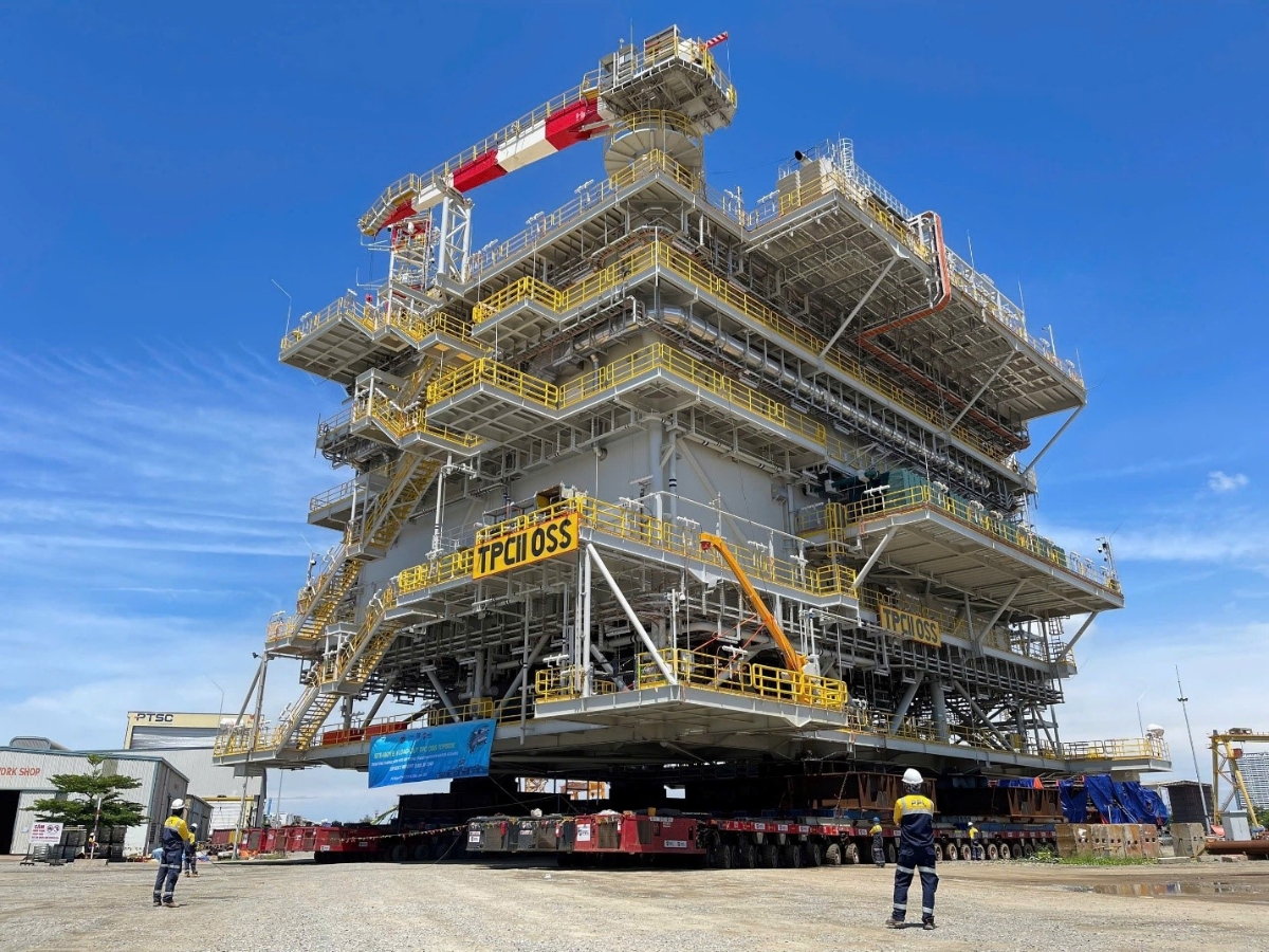Kiện hàng topside có kích thước “khủng” được PPL vận chuyển bằng thiết bị đặc chủng SPMT.