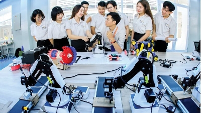 The pivotal role of intellectuals in the era of Industry 4.0