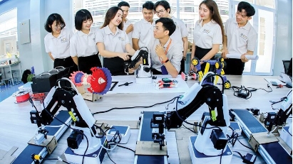 The pivotal role of intellectuals in the era of Industry 4.0