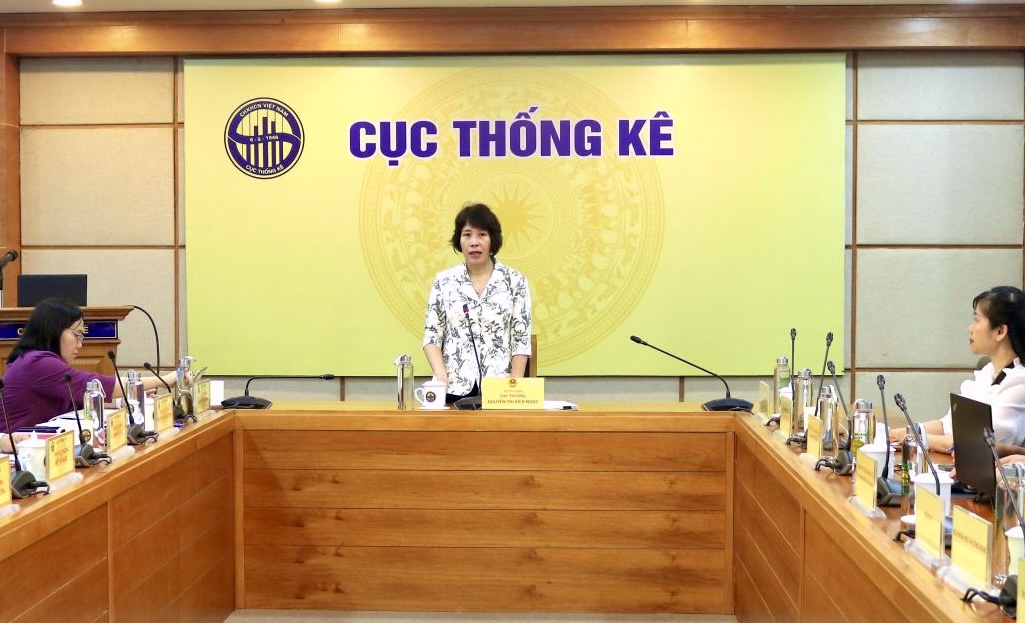 Thứ trưởng Bộ Tài chính Nguyễn Thị Bích Ngọc phát biểu tại Hội nghị.  