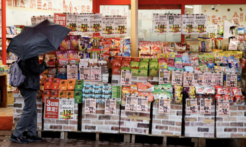 Ngân hàng Trung ương Nhật Bản bị kẹt giữa lạm phát cao và thuế quan Mỹ