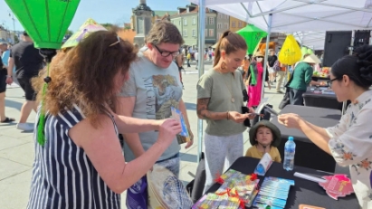 Hue promotes tourism in Warsaw, Poland