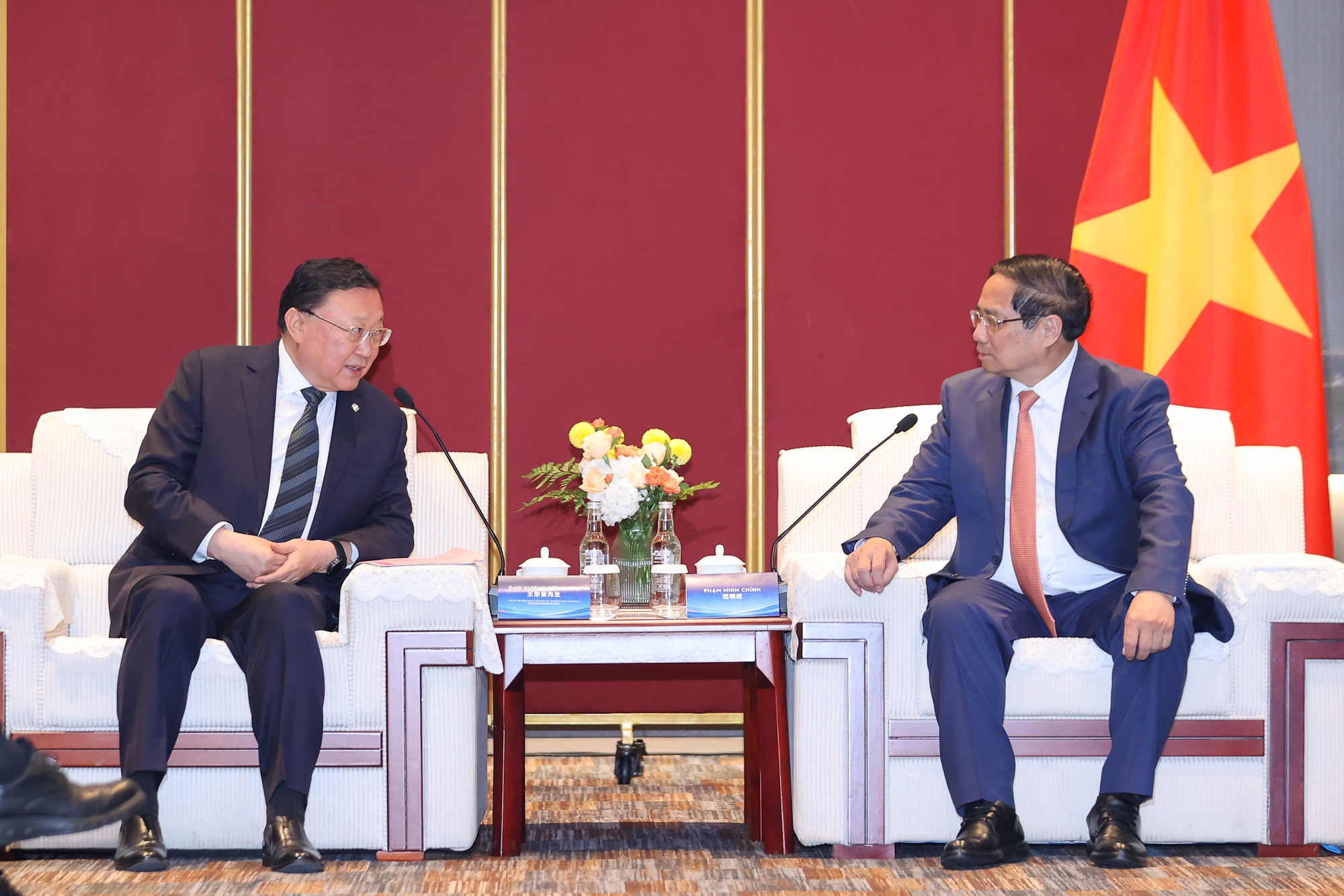 Thủ tướng Phạm Minh Ch&iacute;nh tiếp &ocirc;ng Vương Đồng Trụ, Chủ tịch Tập đo&agrave;n X&acirc;y dựng giao th&ocirc;ng Trung Quốc (CCCC) - Ảnh: VGP