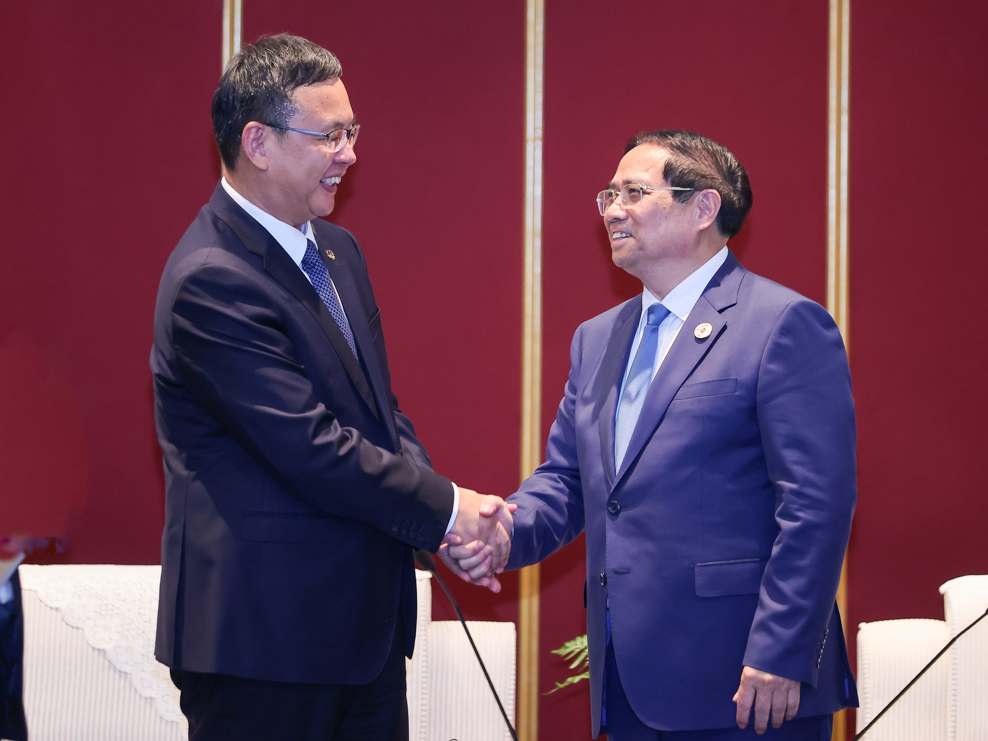 Thủ tướng Phạm Minh Chính tiếp ông Trần Văn Kiện, Chủ tịch Hội đồng quản trị Tập đoàn Đường sắt Trung Quốc (CREC) - Ảnh: VG