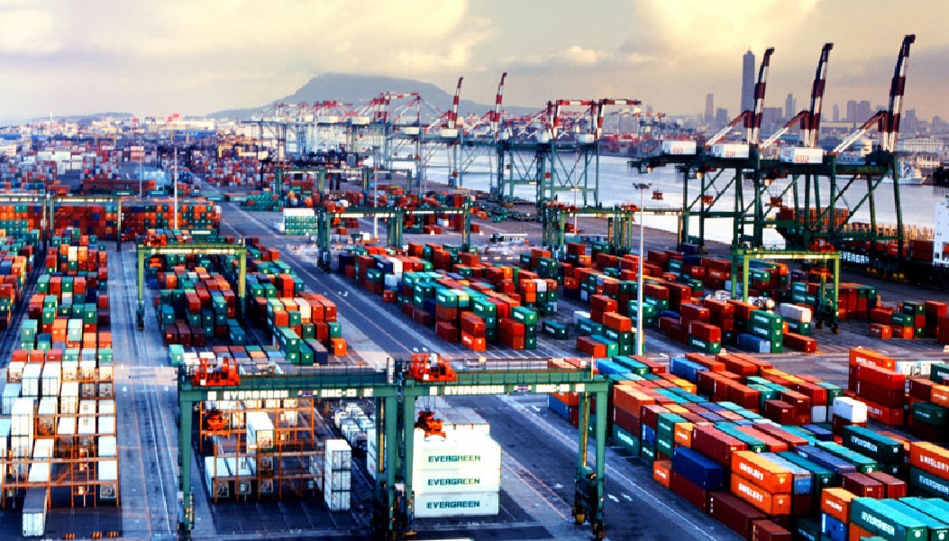 Việt Nam khẳng định vai trò trung tâm logistics mới của khu vực và thế giới.