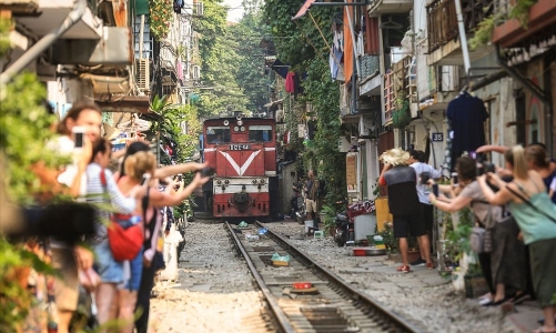 Đã đến lúc kết thúc những chuyến tàu xuyên tâm Hà Nội?