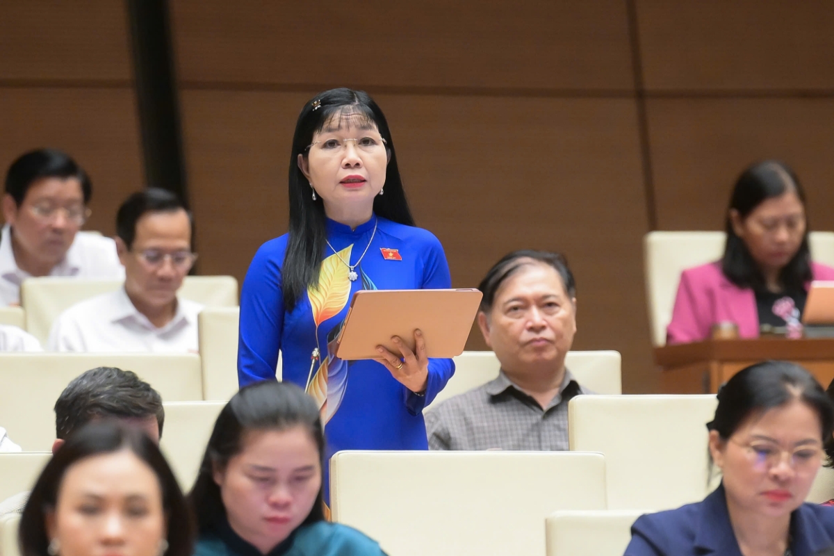 Đại biểu Trần Thị Thanh Hương, đoàn ĐBQH tỉnh An Giang đề nghị điều chỉnh chế độ chi cho các giải thể thao. Ảnh: Quochoi.vn.