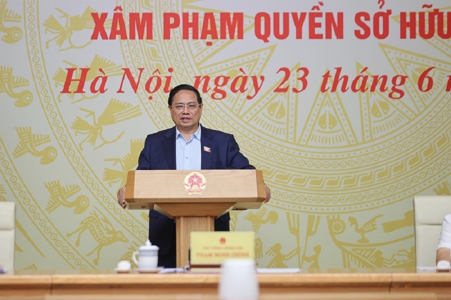 Thủ tướng Phạm Minh Chính: "Chống buôn lậu, gian lận thương mại, sản xuất, buôn bán hàng giả, hàng nhái, vi phạm sở hữu trí tuệ là nhiệm vụ trọng tâm, lâu dài, thường xuyên, thực hiện không ngừng nghỉ, không có vùng cấm". Ảnh: VGP.