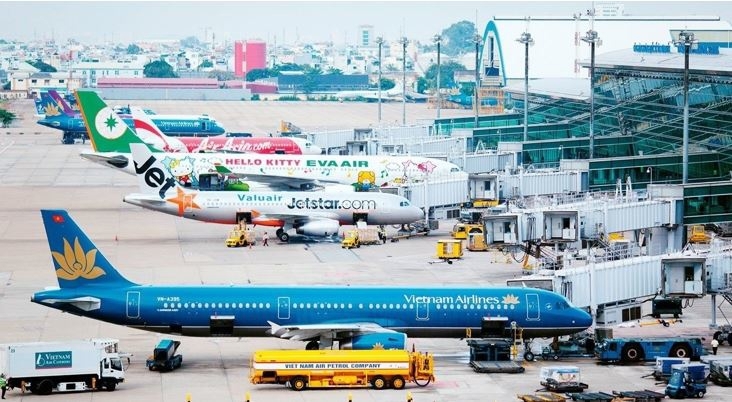 Air transport sees strong growth in first half