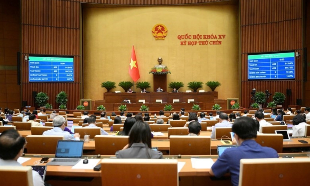 Quốc hội khóa biểu quyết thông qua dự thảo Luật sửa đổi, bổ sung một số điều của Bộ luật Hình sự. Ảnh: Quochoi.vn