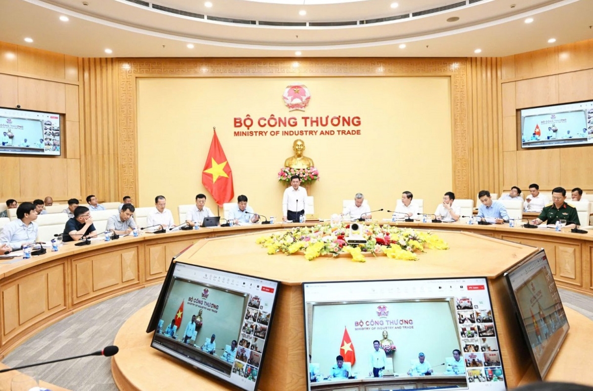 Bộ trưởng Bộ Công Thương Nguyễn Hồng Diên chủ trì cuộc họp về kế hoạch cung ứng điện 6 tháng cuối năm 2025 và xây dựng kế hoạch cung ứng điện năm 2026.