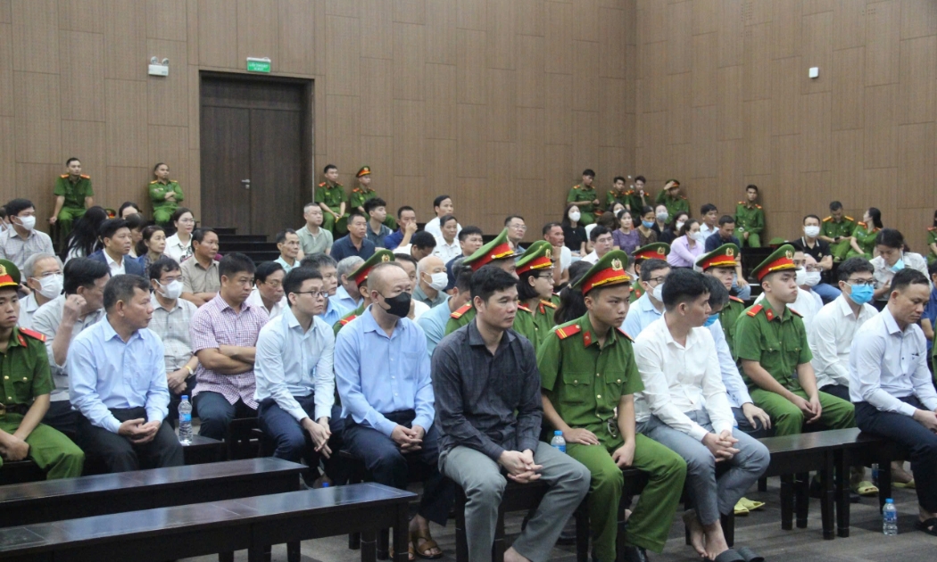 Các bị cáo tại tòa.