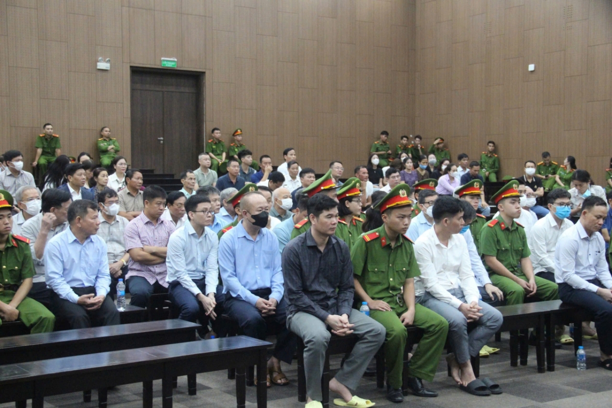 Các bị cáo tại tòa.