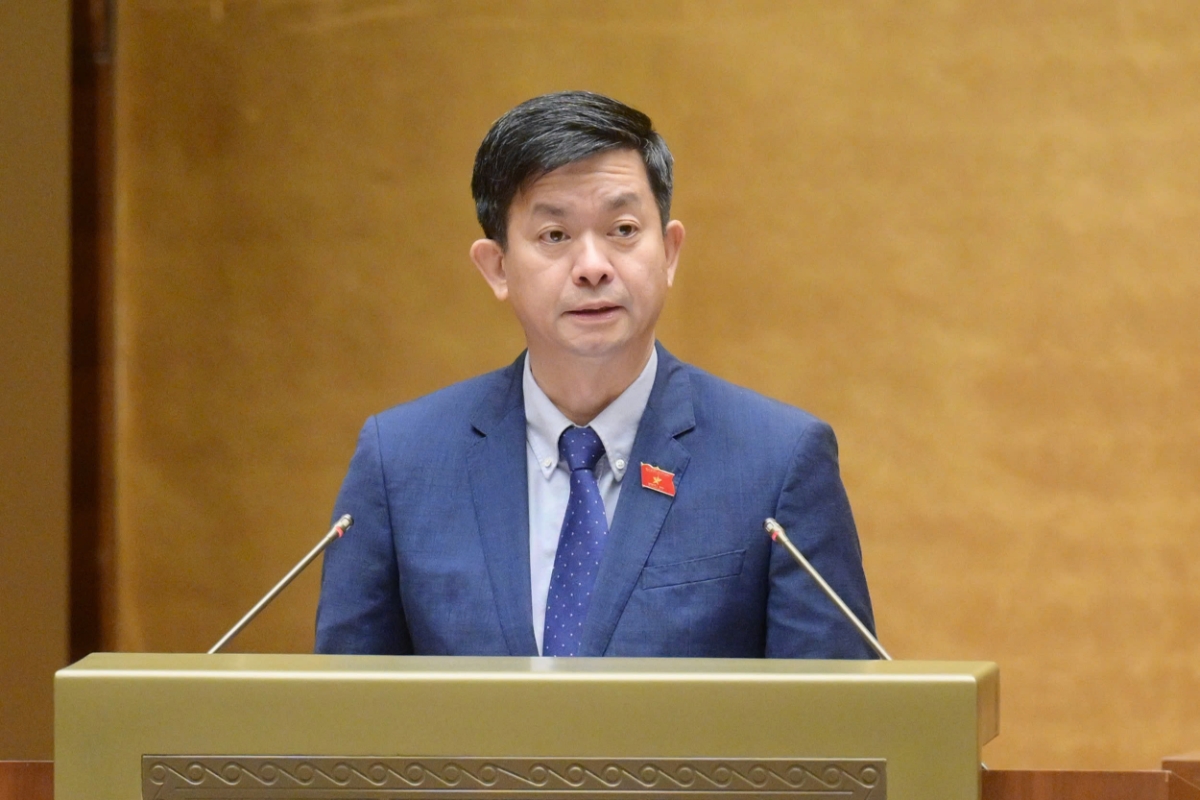 Tổng Thư k&yacute;, Chủ nhiệm Văn ph&ograve;ng Quốc hội L&ecirc; Quang T&ugrave;ng b&aacute;o c&aacute;o giải tr&igrave;nh, tiếp thu, chỉnh l&yacute; dự thảo Nghị quyết. Ảnh: Quochoi.vn.
