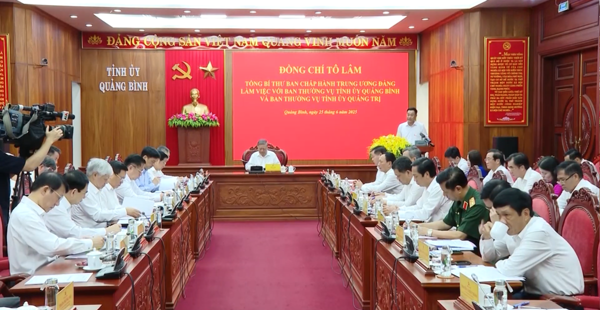 To&agrave;n cảnh buổi l&agrave;m việc