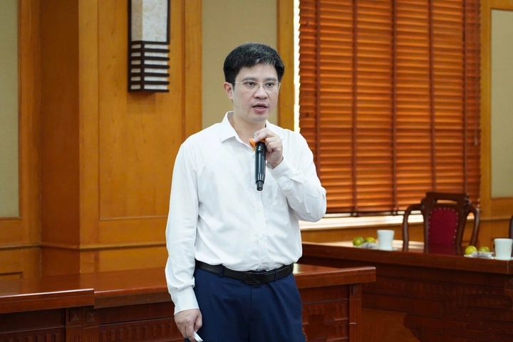 Vụ trưởng Vụ Khoa học X&atilde; hội, Nh&acirc;n văn v&agrave; Tự nhi&ecirc;n Trần Quốc Cường ph&aacute;t biểu khai mạc Hội thảo.