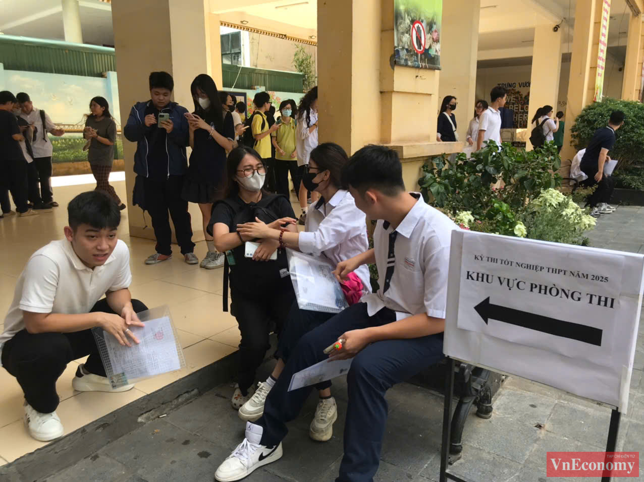 Theo số liệu thống k&ecirc; của Bộ Gi&aacute;o dục v&agrave; Đ&agrave;o tạo, kỳ thi năm nay c&oacute; sự đăng k&yacute; tham dự của hơn 1,16 triệu th&iacute; sinh tr&ecirc;n cả nước. Trong đ&oacute;, số th&iacute; sinh thi theo chương tr&igrave;nh mới 2018 l&agrave; tr&ecirc;n 1,13 triệu em, số th&iacute; sinh thi theo chương tr&igrave;nh cũ l&agrave; gần 25.000 em.