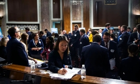 “Đây là một ‘cơn sóng thần ứng viên’ và nó sẽ còn lớn hơn nữa", một cựu chuyên viên tuyển dụng cho biết.