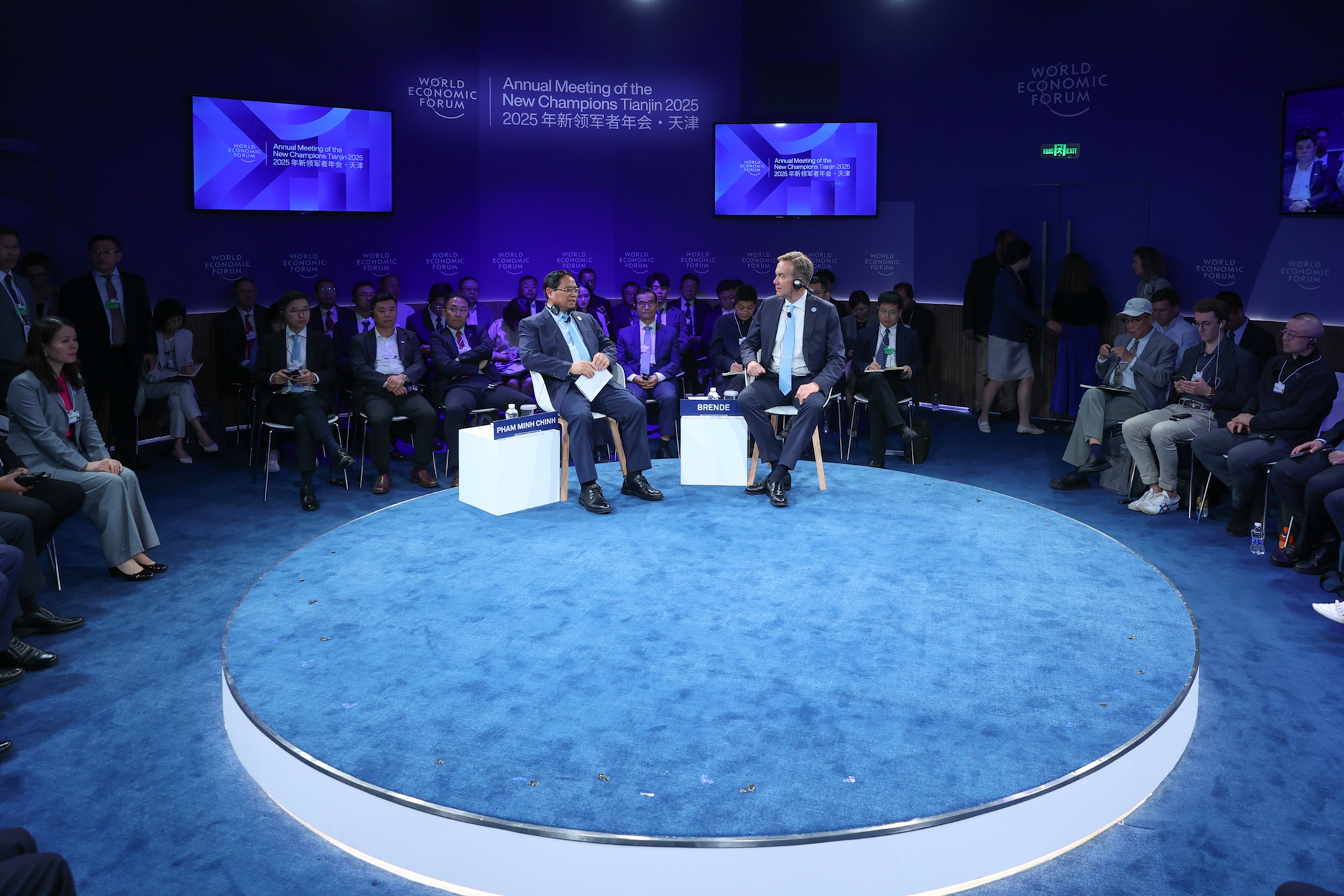 To&agrave;n cảnh phi&ecirc;n đối thoại ch&iacute;nh s&aacute;ch - Ảnh: VGP