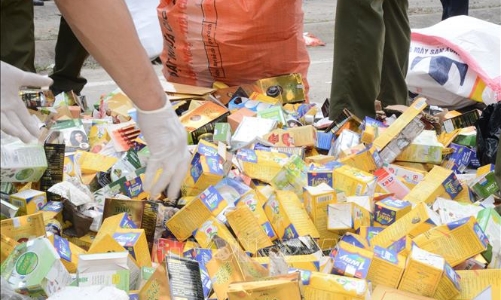 Chính phủ yêu cầu Bộ Y tế triển khai quyết liệt việc ngăn chặn thuốc giả, thực phẩm giả, mỹ phẩm giả