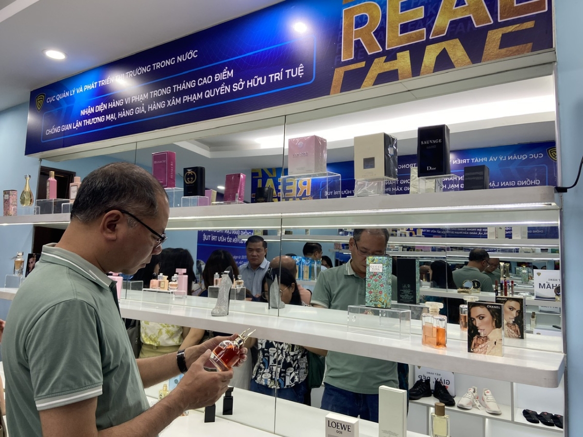 Trưng bày các sản phẩm vi phạm trong tháng cao điểm vừa qua tại một số tỉnh, thành phố.