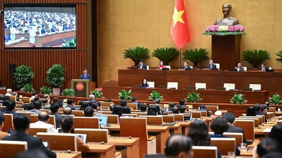 Resolution on International Financial Center approved