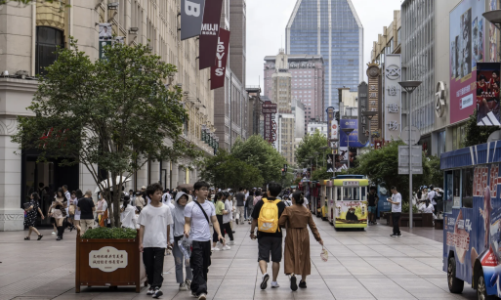 Điều gì khiến người tiêu dùng Trung Quốc “thắt lưng buộc bụng”?