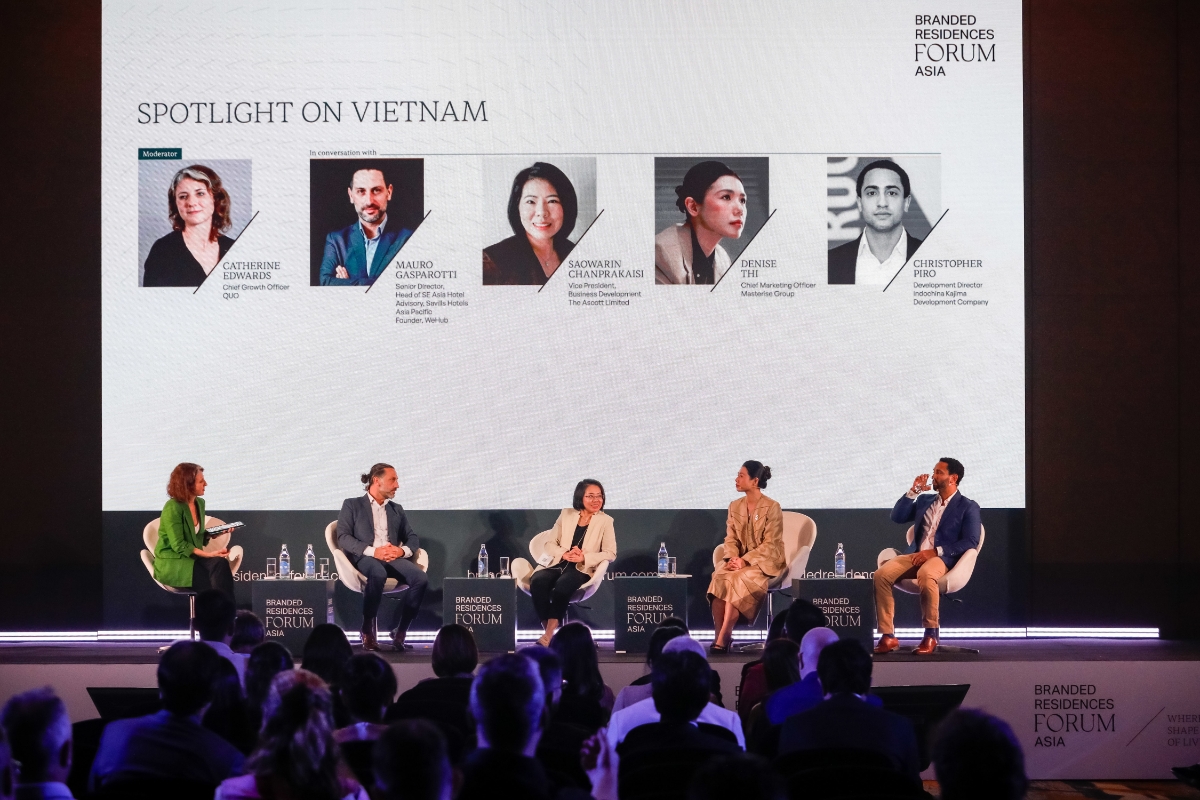 Bà Thi Anh Đào, Giám đốc khối Marketing Masterise Group, chi sẻ về định hướng mở rộng khái niệm “branded residences” tại Branded Residences Forum Asia 2025.