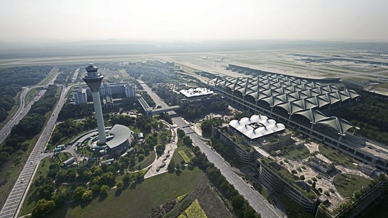 Toàn cảnh sân bay quốc tế Kuala Lumpur (KLIA) tại Malaysia.