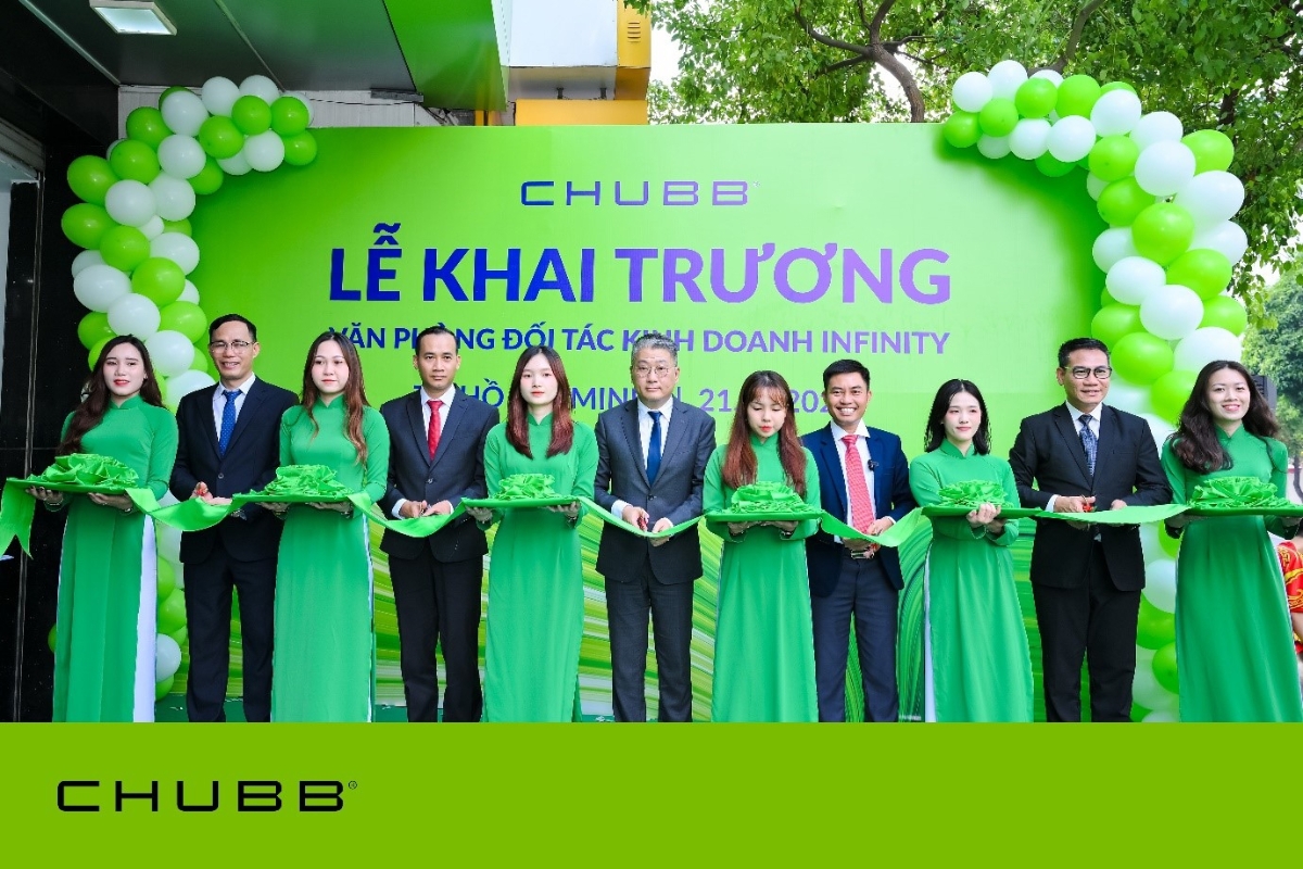 Chubb Life Việt Nam khai trương hai văn phòng Infinity mới tại TP.HCM, khẳng định cam kết tư vấn đồng hành cá nhân hóa.