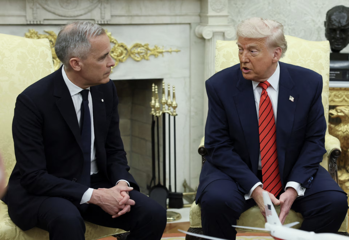 Thủ tướng Canada Mark Carney (trái) và Tổng thống Mỹ Donald Trump trong cuộc gặp tại Nhà Trắng vào đầu tháng 5/2025 - Ảnh: Reuters.