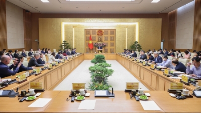 PM proposes 6 breakthroughs to deepen Vietnam-UK business ties