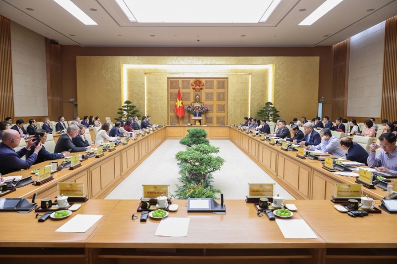 PM proposes 6 breakthroughs to deepen Vietnam-UK business ties