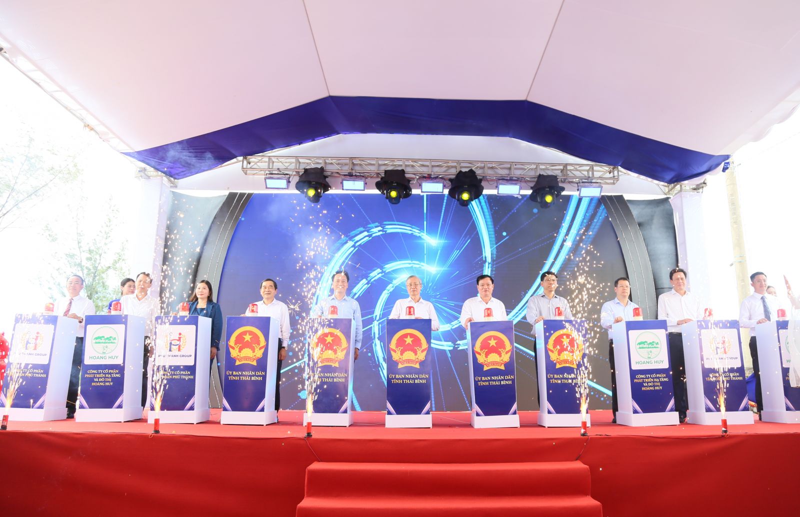 Dự &aacute;n s&acirc;n golf Cồn V&agrave;nh v&agrave;&nbsp;Dự &aacute;n đầu tư x&acirc;y dựng khu bến cảng h&agrave;ng lỏng Ba Lạt được khởi c&ocirc;ng tại huyện Tiền Hải (tỉnh Th&aacute;i B&igrave;nh). Ảnh: CTT tỉnh Th&aacute;i B&igrave;nh.