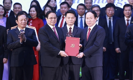 Thủ tướng Phạm Minh Chính trao Quyết định cho đồng chí Lê Tiến Châu, Bí thư Thành ủy Hải Phòng (mới), nhiệm kỳ 2020-2025