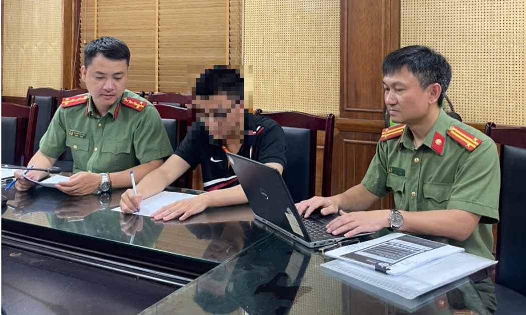 Cơ quan Công an làm việc với thí sinh vi phạm. Ảnh: Cổng thông tin điện tử Công an TP Hà Nội.